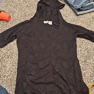 Chic Black Floral Tshrit Hoodie for Women. Short Sleeve. Size Small